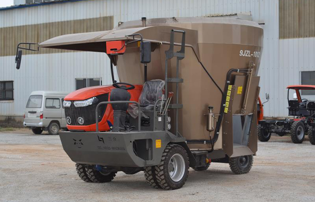 SELF-PROPELLED TMIXER